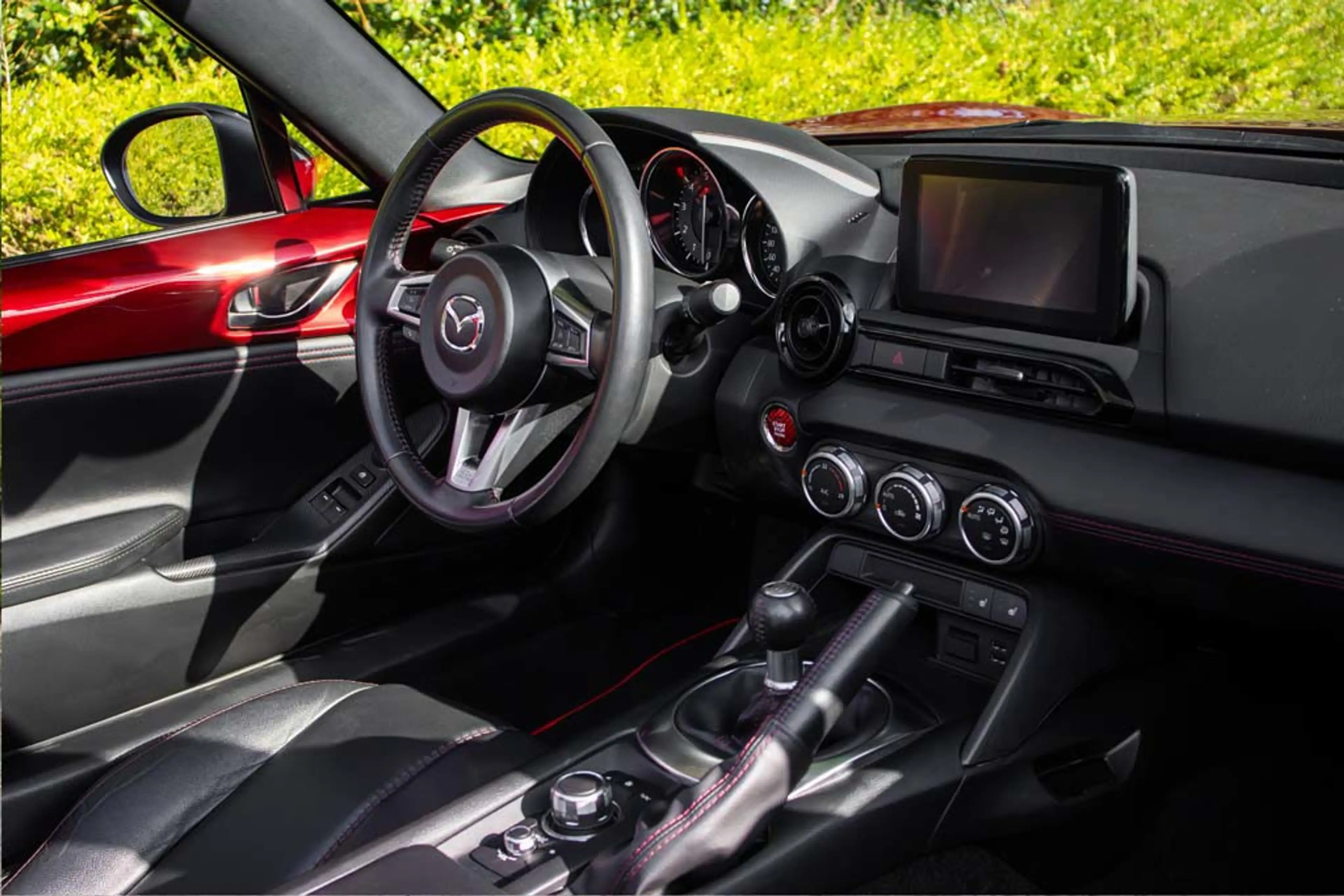 Mazda MX-5 ND 2.0l SkyActiv-G 184 TS+ Soul Red Crystal Metall — photo 13