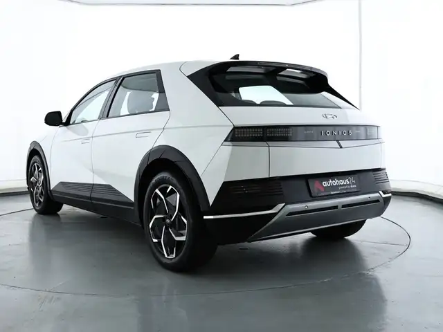 Hyundai Ioniq 5 view 4
