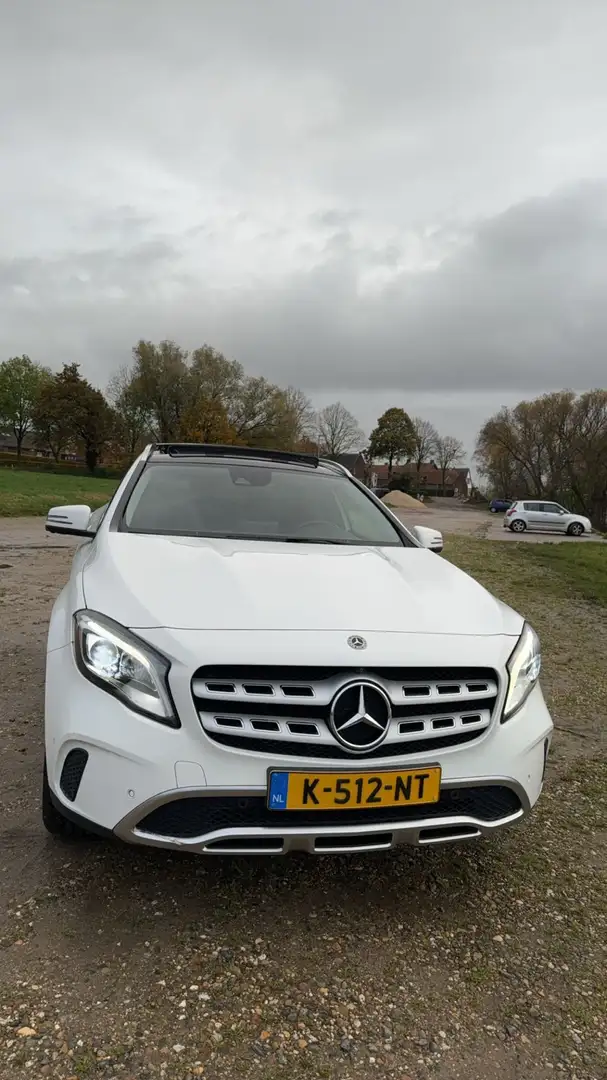 Mercedes-Benz GLA 180 Sport Edition Weiß - 1