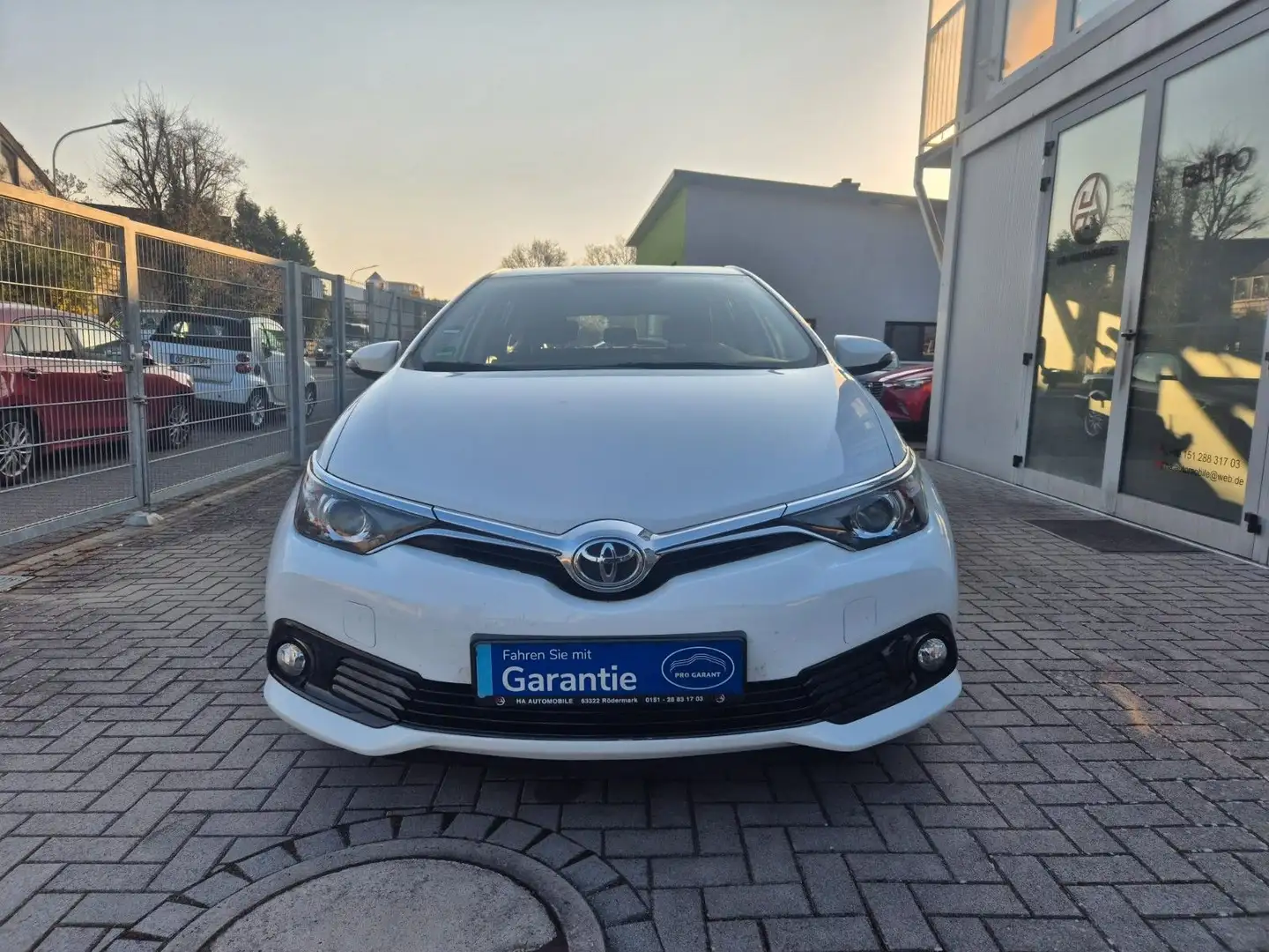 Toyota Auris Cool  TÜV-Neu/ Service-Neu Weiß - 2