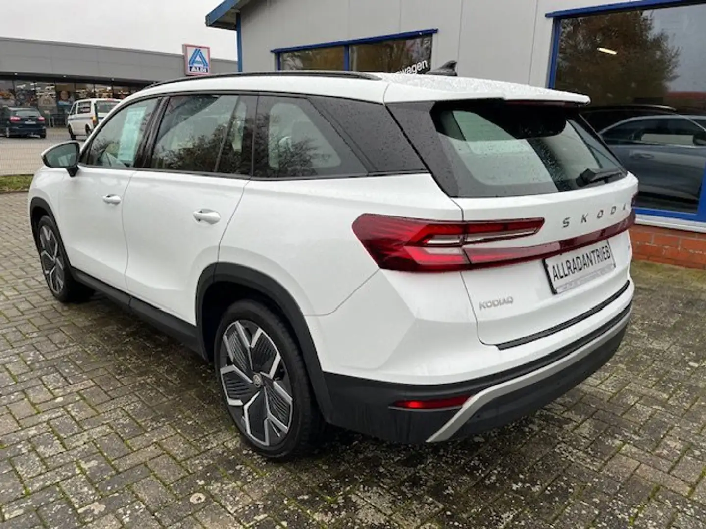 Skoda Kodiaq 2.0 TDI DSG 4x4 Selection Navi Leder ACC Standhzg Blanc - 2