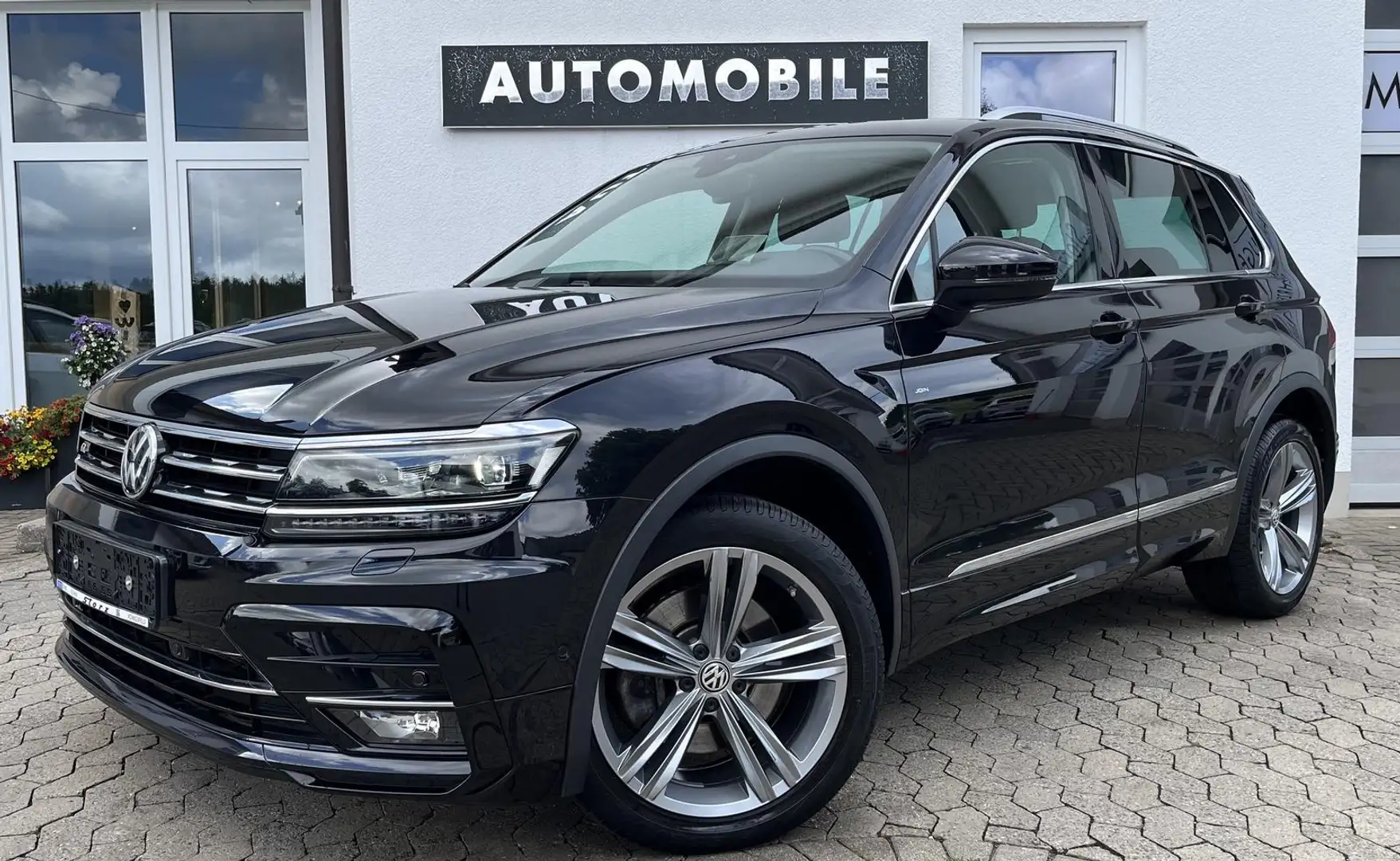 Volkswagen Tiguan R-Line 2.0TSI DSG 4x4 LED KAMERA PANO AHK Schwarz - 1