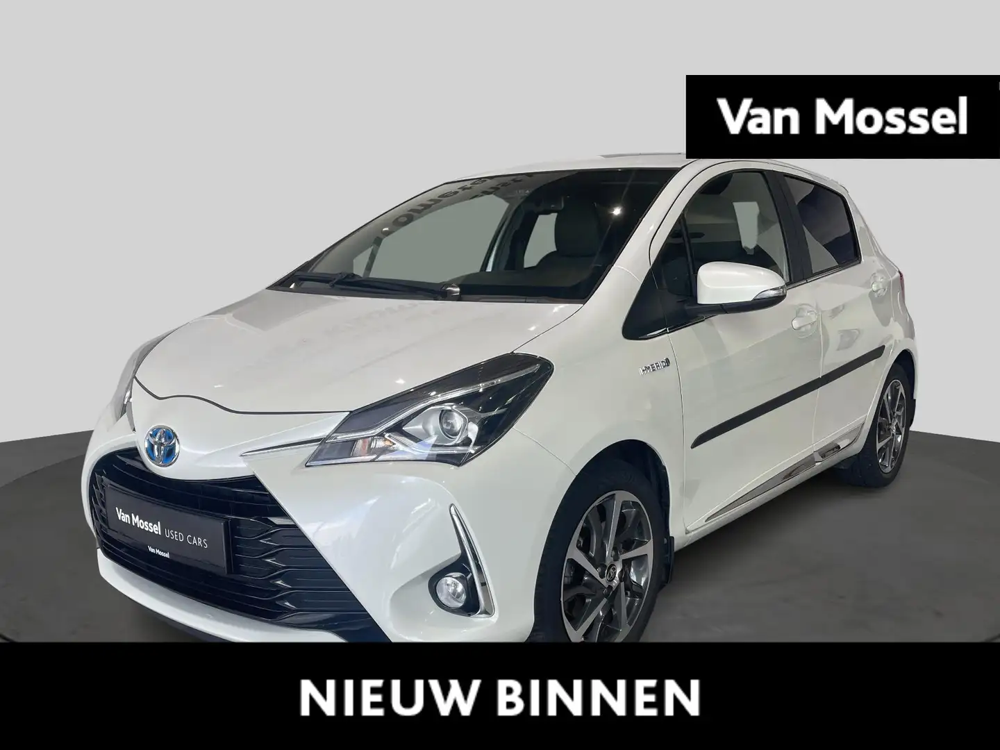 Toyota Yaris IV Chic Blanc - 1