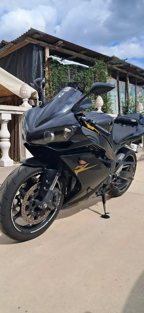 Yamaha YZF-R1 Schwarz - 1