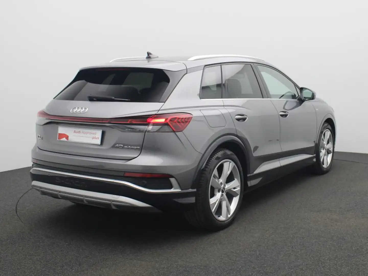 Audi Q4 e-tron S-Line 40 e-tron 204 PK / ACC / Camera / Apple Car Grijs - 2