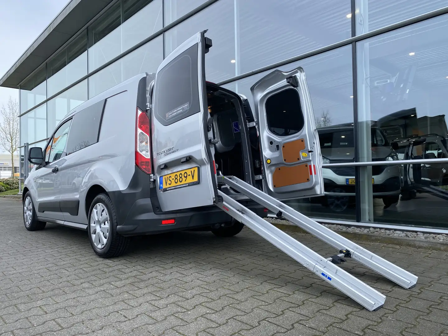 Ford Transit Connect Rolstoelauto / Scootmobielauto 1.5 TDCI L1 Ambient Zilver - 2