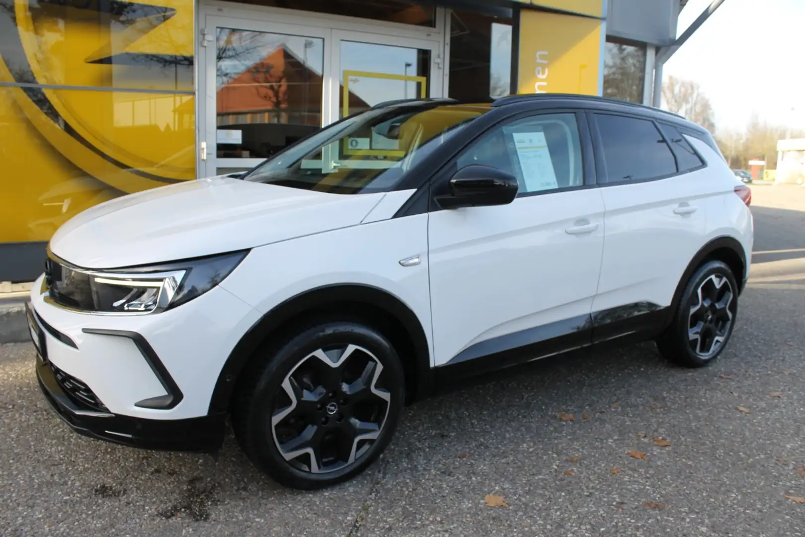 Opel Grandland 1.2 Turbo GS Line NAVI|SHZ|LRHZ|ALU|PDC Weiß - 2