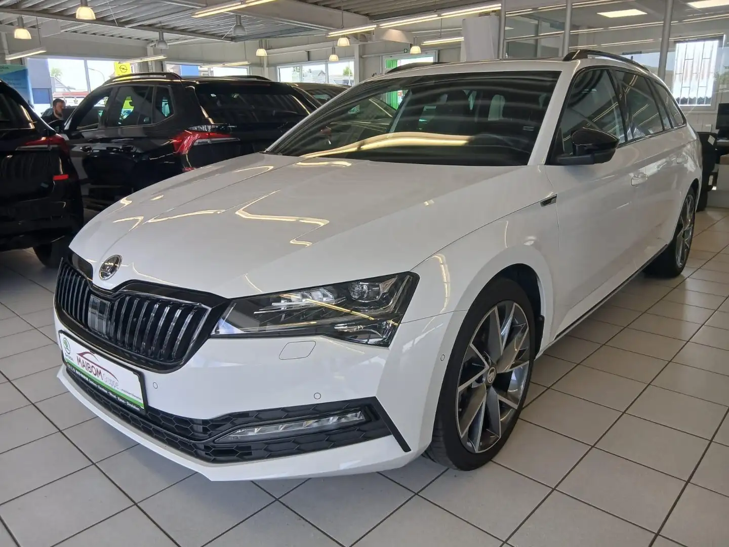 Skoda Superb Sportline 4x4*AHK*PANO*Standheizung Weiß - 1