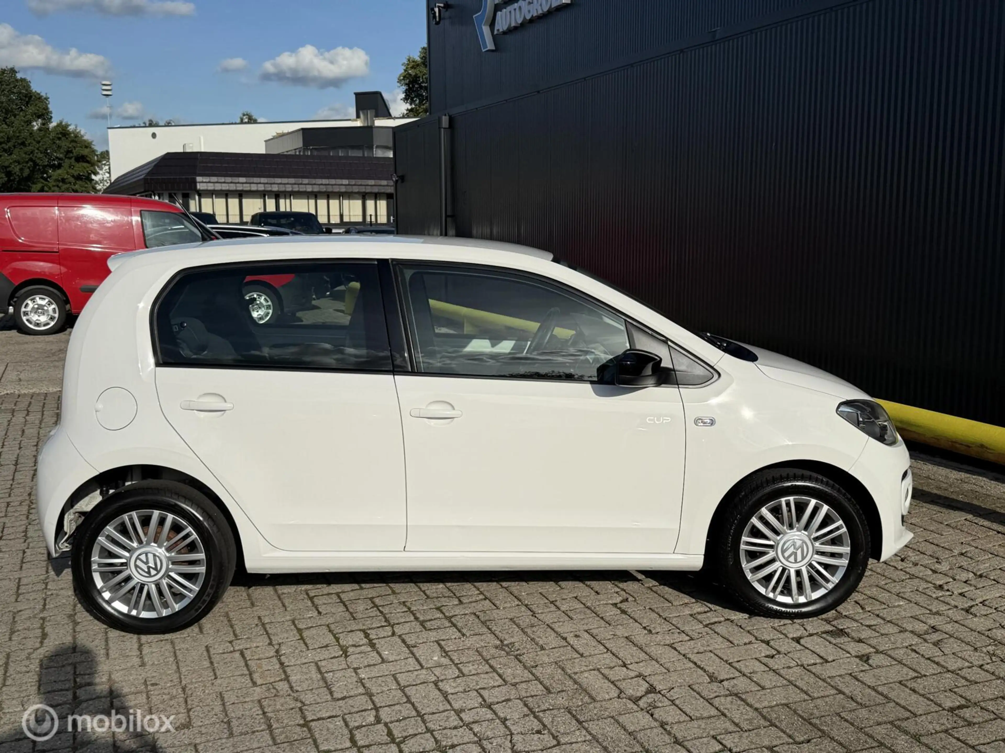 Volkswagen up! 1.0 high up! CUP BlueMotion — photo 9