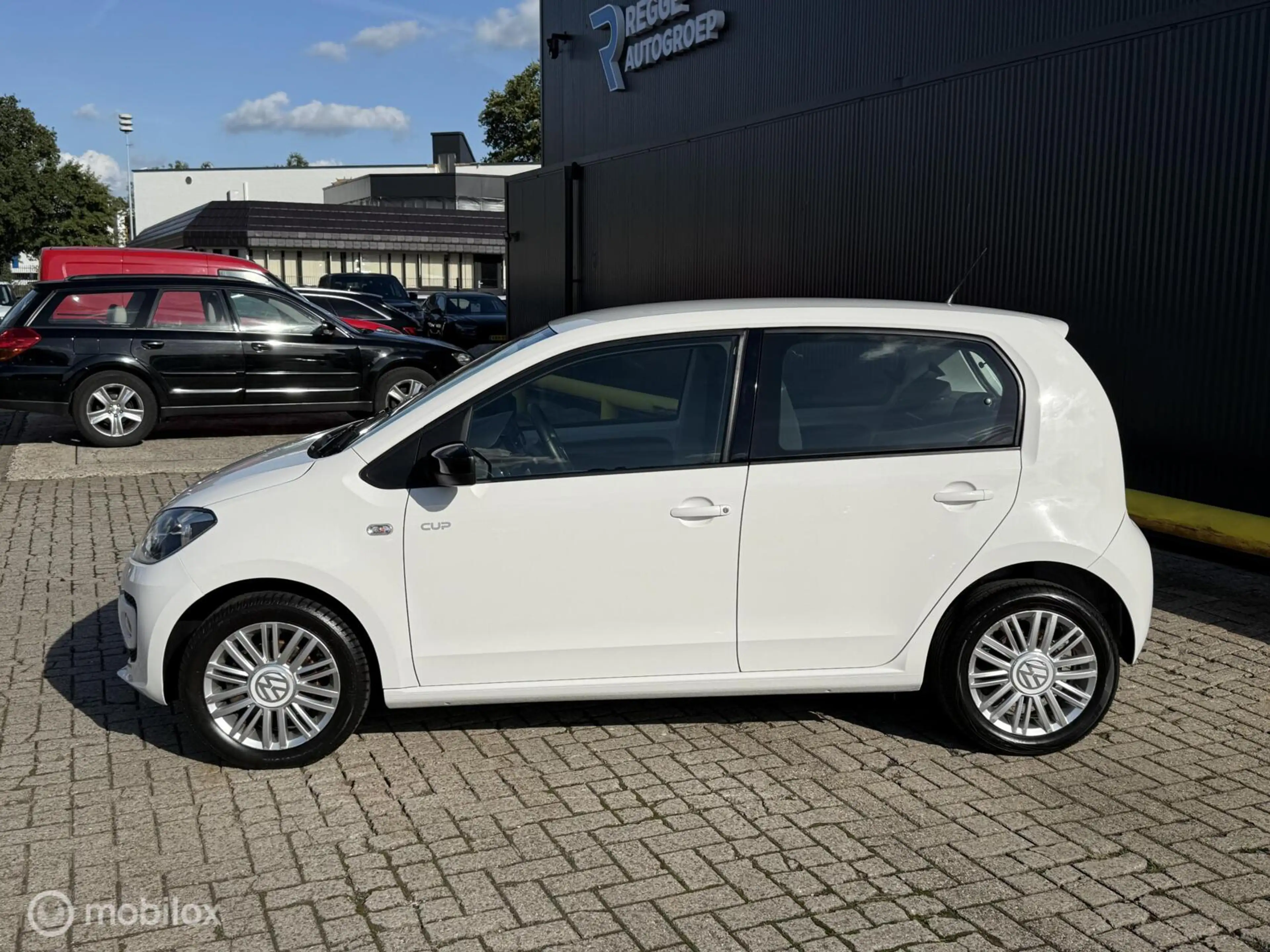 Volkswagen up! 1.0 high up! CUP BlueMotion — photo 7