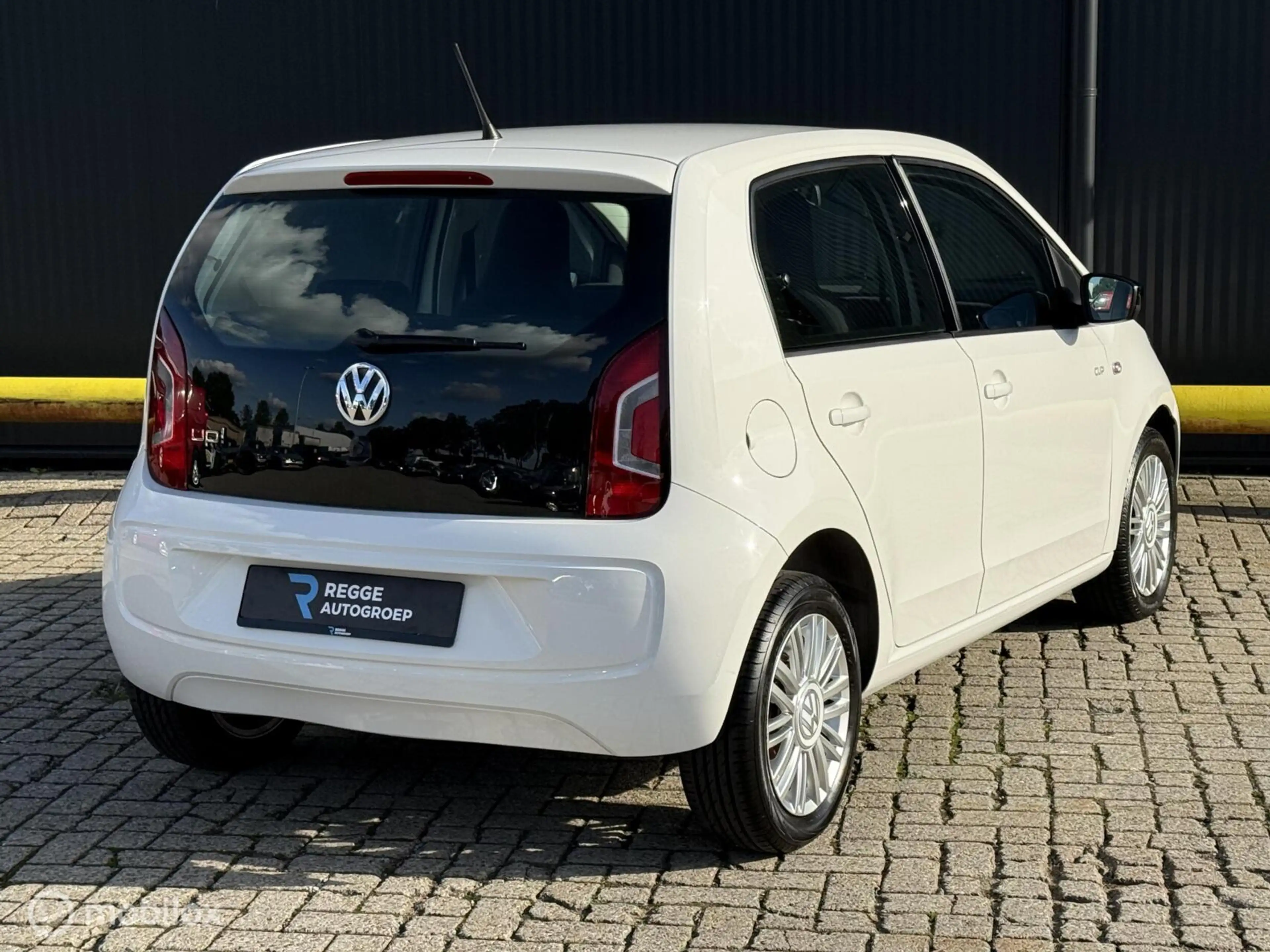 Volkswagen up! 1.0 high up! CUP BlueMotion — photo 3
