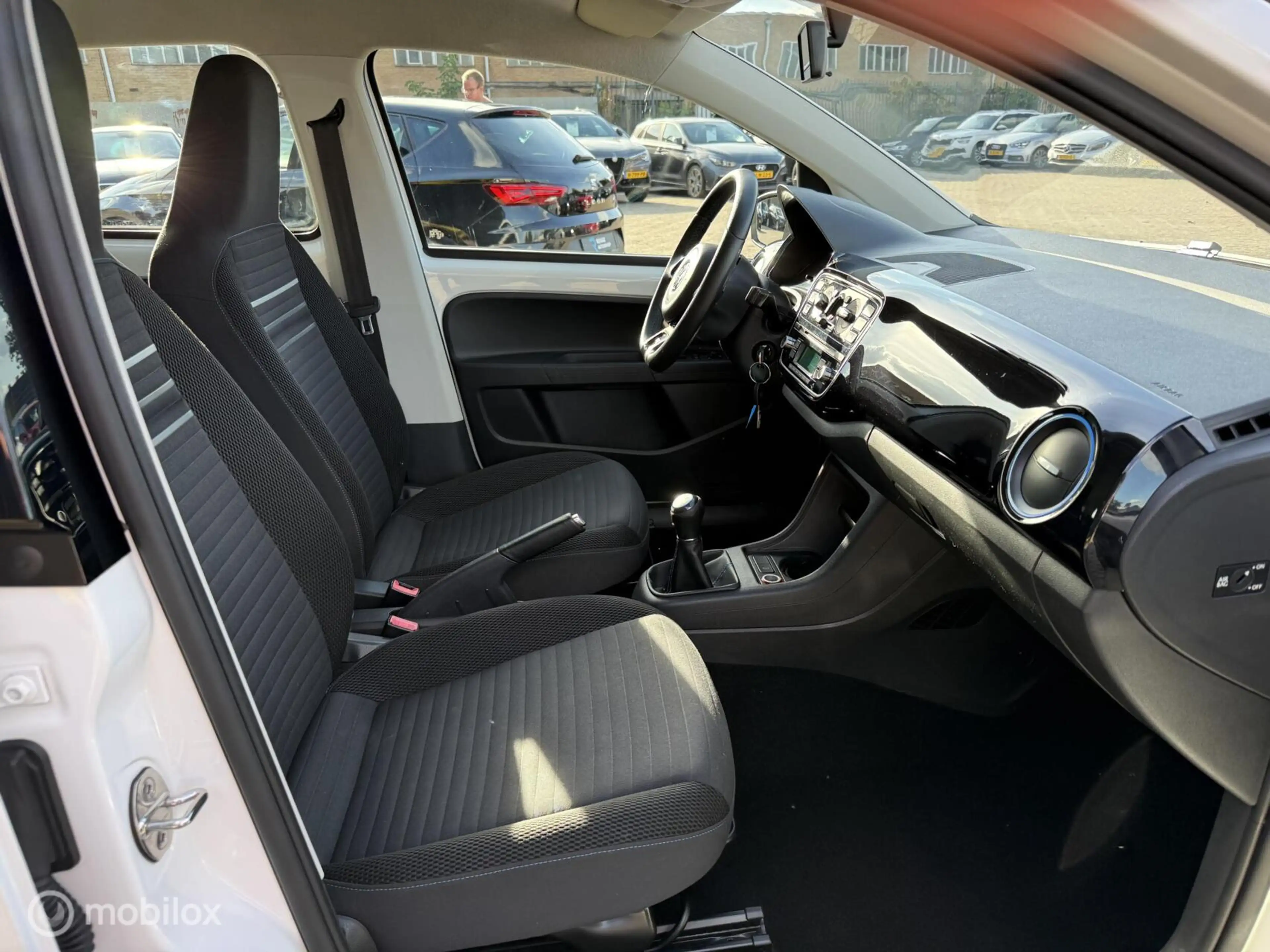 Volkswagen up! 1.0 high up! CUP BlueMotion — photo 14