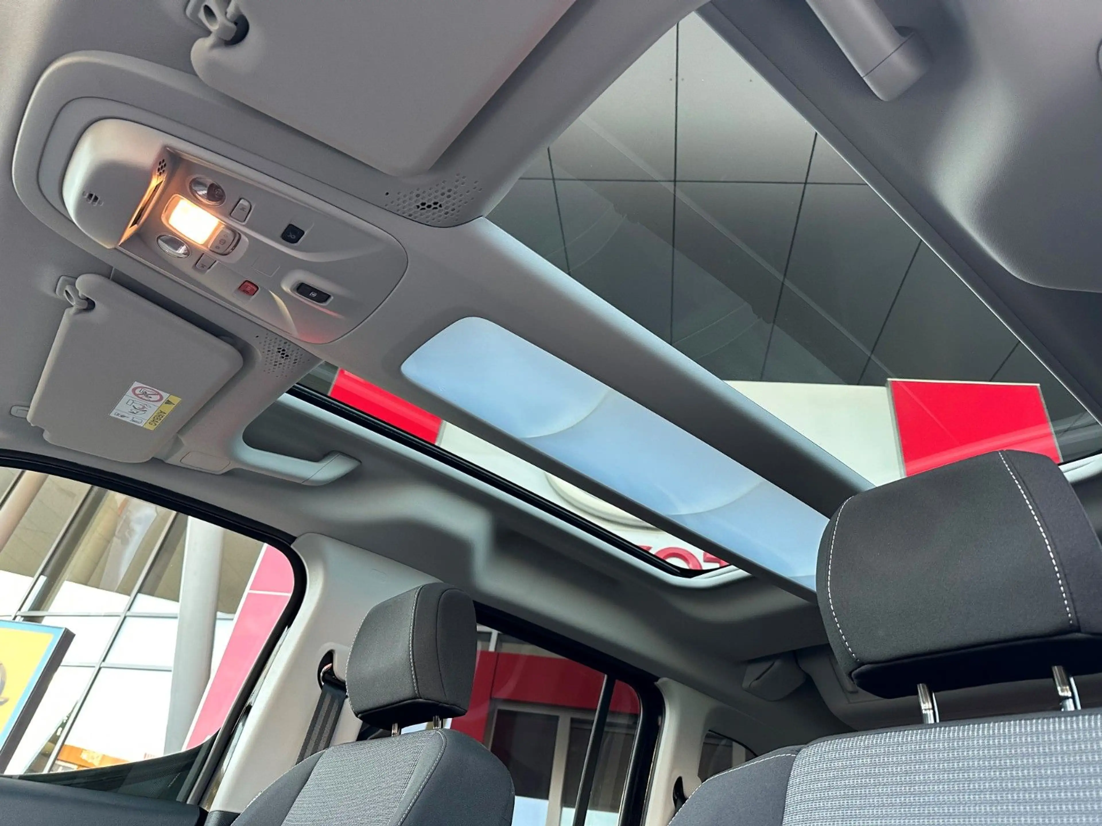 Toyota Proace City Verso L1 Lounge, NAVI, PANO, LED — photo 12