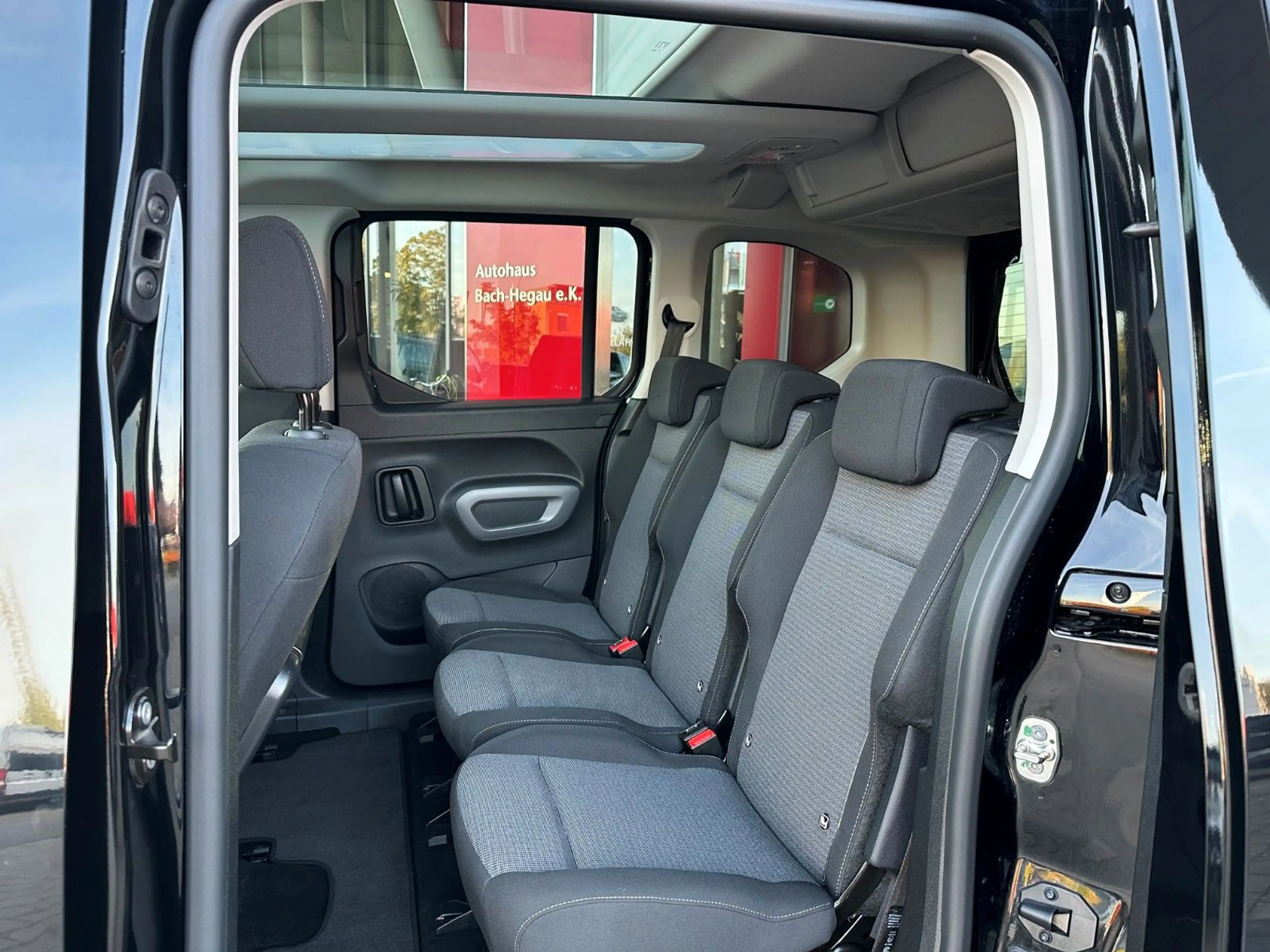 Toyota Proace City Verso L1 Lounge, NAVI, PANO, LED — photo 14