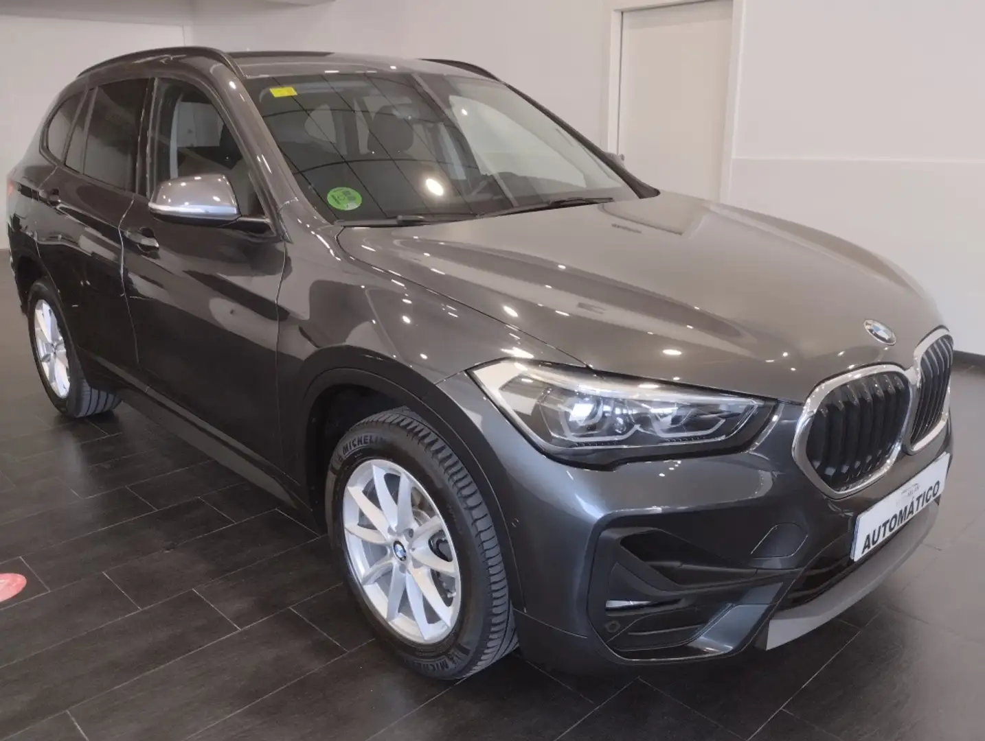 BMW X1 sDrive 16dA Gris - 1
