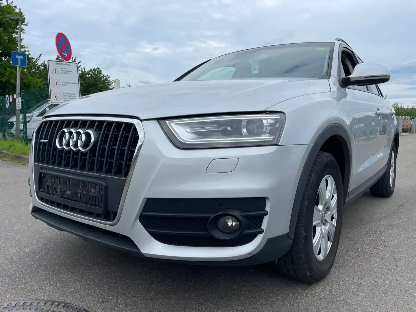 Audi Q3 2.0 TFSI quattro Silber - 1