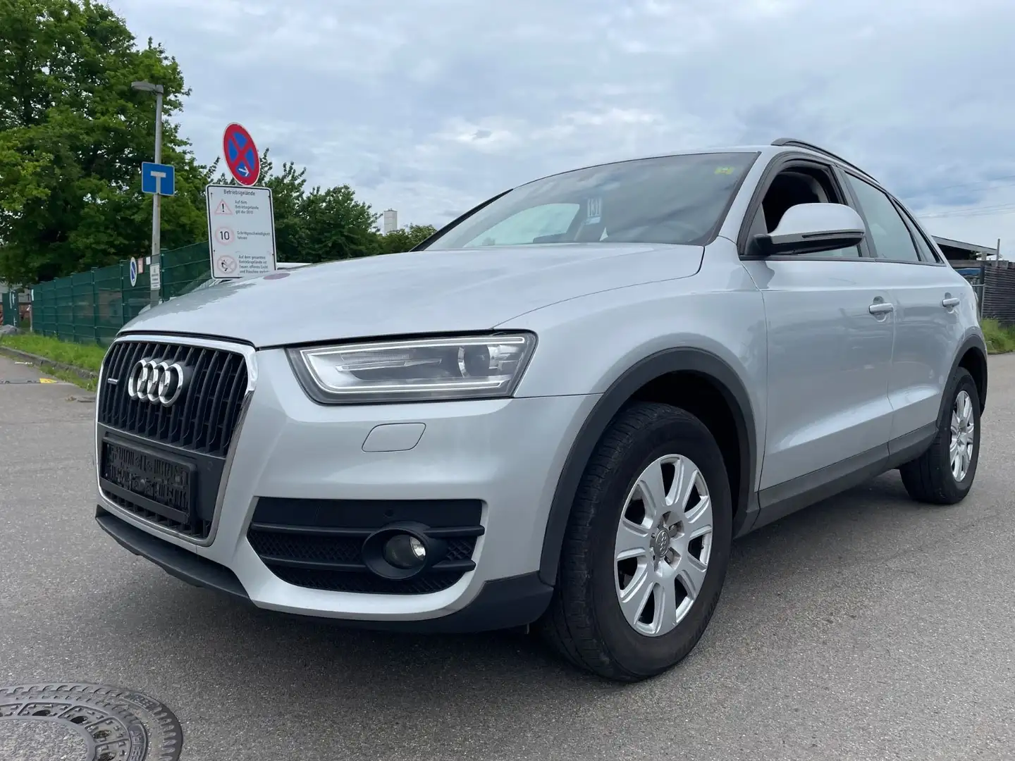 Audi Q3 2.0 TFSI quattro Silber - 2