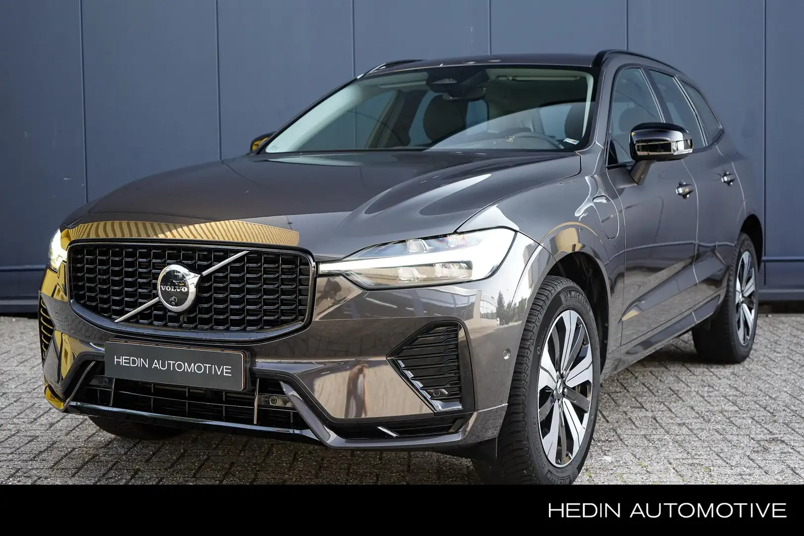 Volvo XC60 2.0 T6 Plug-in hybrid AWD Plus Dark | Trekhaak | P Grijs - 1