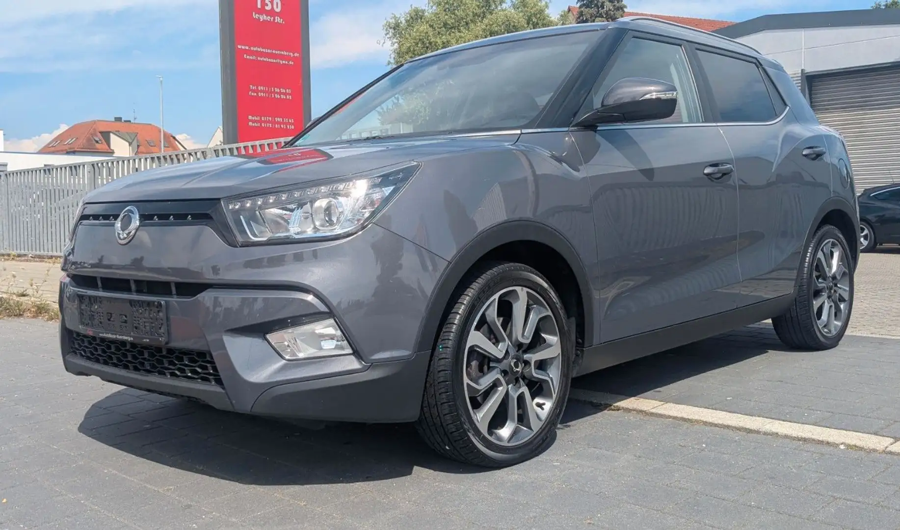SsangYong Tivoli 1.6 e-XGi Sapphire Leder / Text lesen Szürke - 1