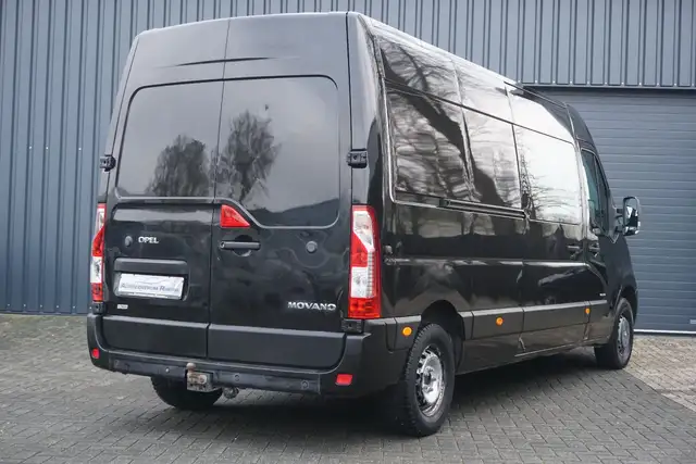 Opel Movano view 8