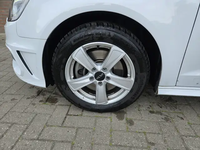Audi A3 view 4