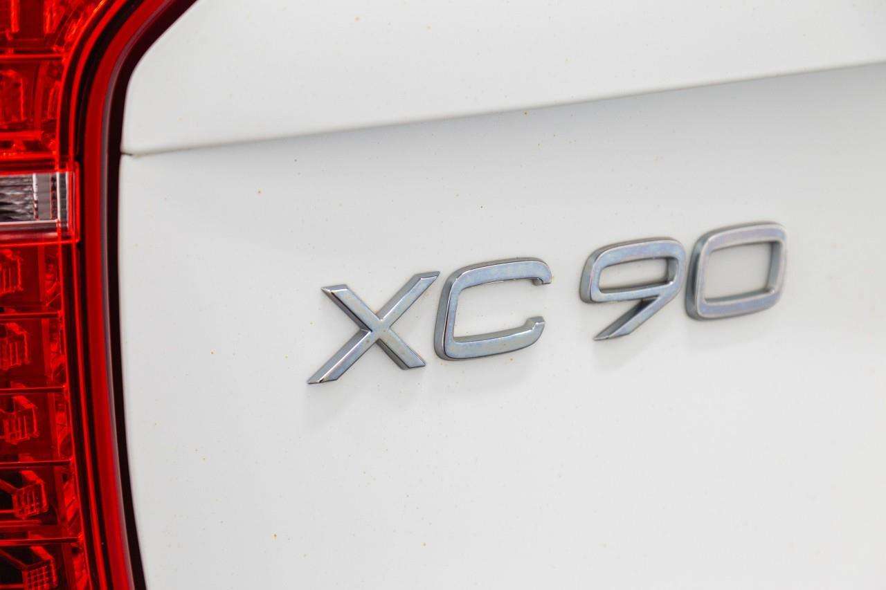 2022 Volvo XC90 T6 Momentum 7 Passenger Clean Carfax | One Owner thumb 13