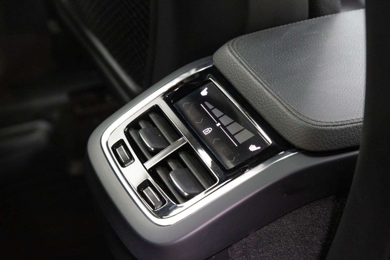 2022 Volvo XC90 T6 Momentum 7 Passenger Clean Carfax | One Owner thumb 18