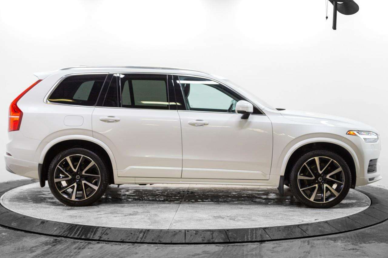 2022 Volvo XC90 T6 Momentum 7 Passenger Clean Carfax | One Owner thumb 8