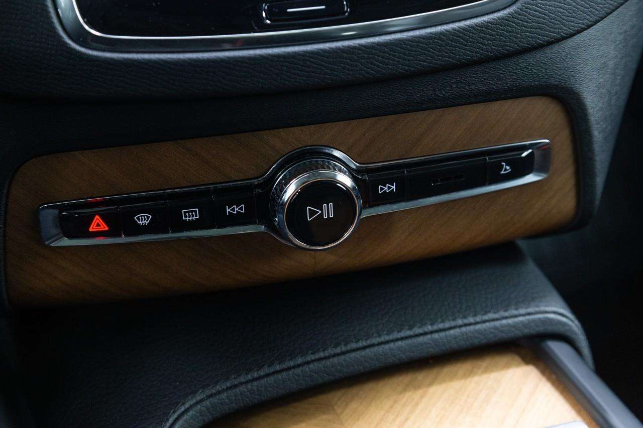 2022 Volvo XC90 T6 Momentum 7 Passenger Clean Carfax | One Owner thumb 27
