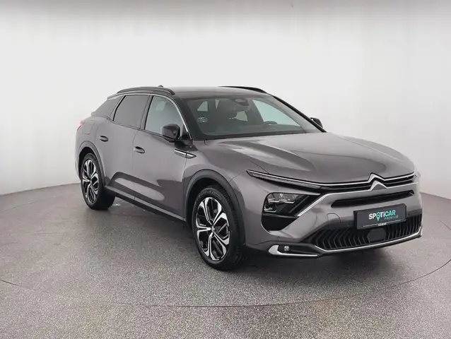 Citroen C5 X view 3