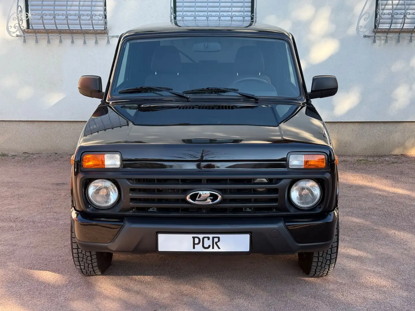 Lada Niva URBAN 4x4 ALU SHZ KLIMA AHK TOP KEIN ROST Černá - 2