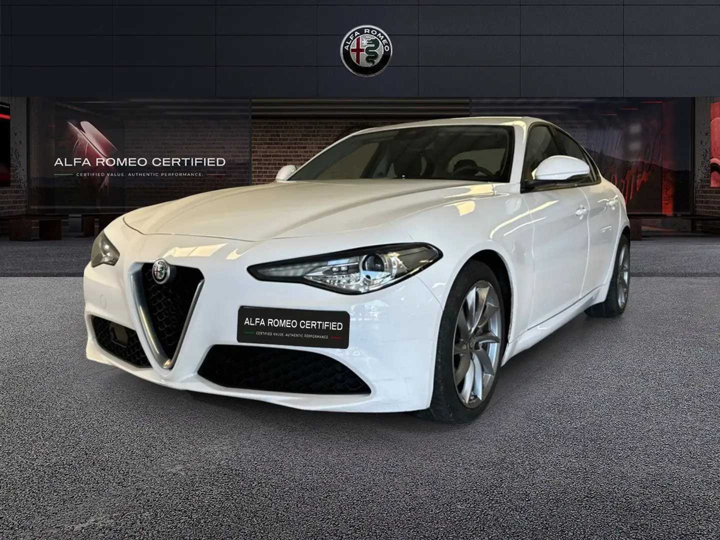 Alfa Romeo Giulia 2.2 Turbo AT8 150CV Business Blanc - 1