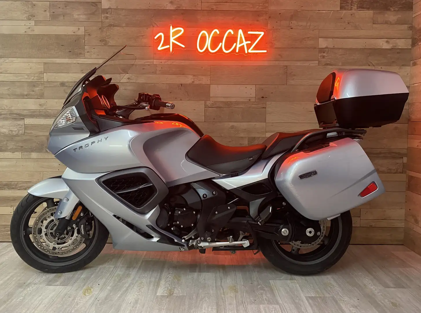 Triumph Trophy Gris - 2