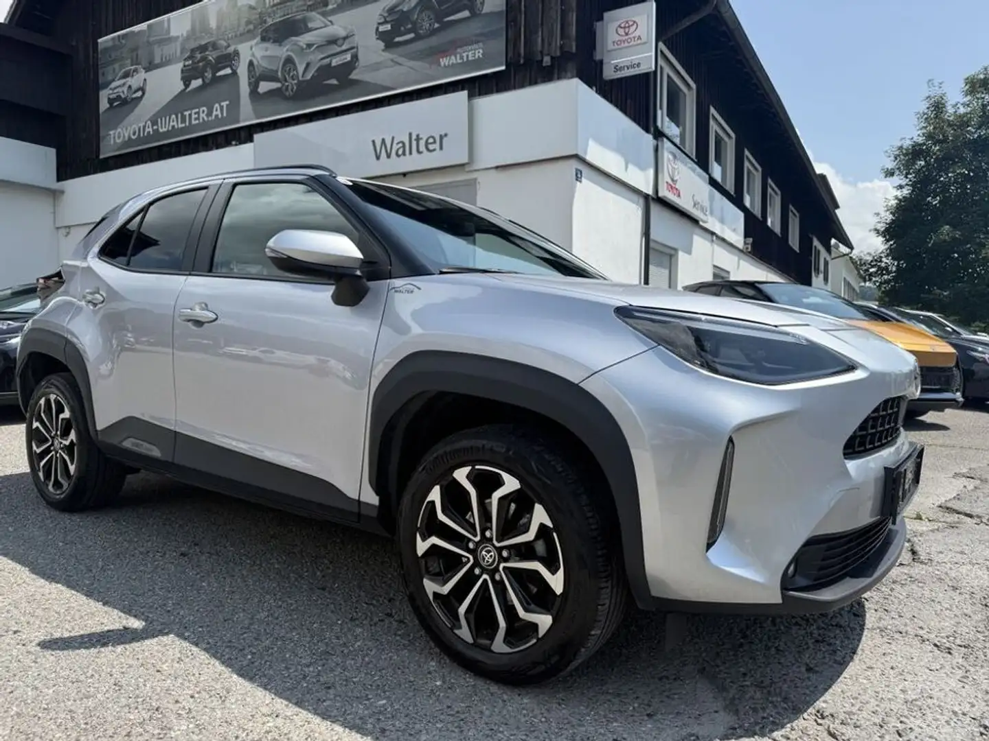Toyota Yaris Cross 1,5 VVT-i Hybrid AWD Active Drive Aut. Argent - 1