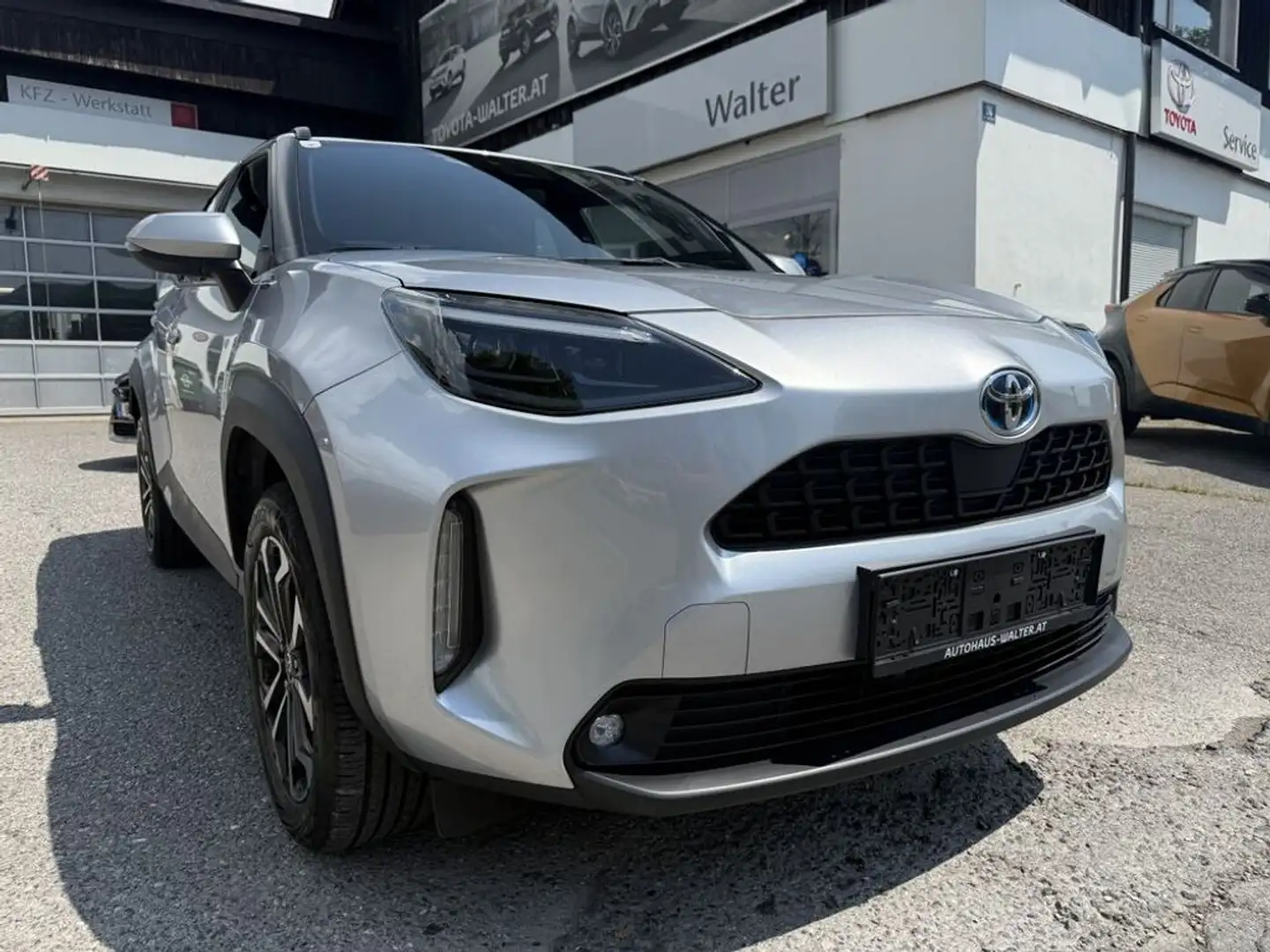 Toyota Yaris Cross 1,5 VVT-i Hybrid AWD Active Drive Aut. Argent - 2