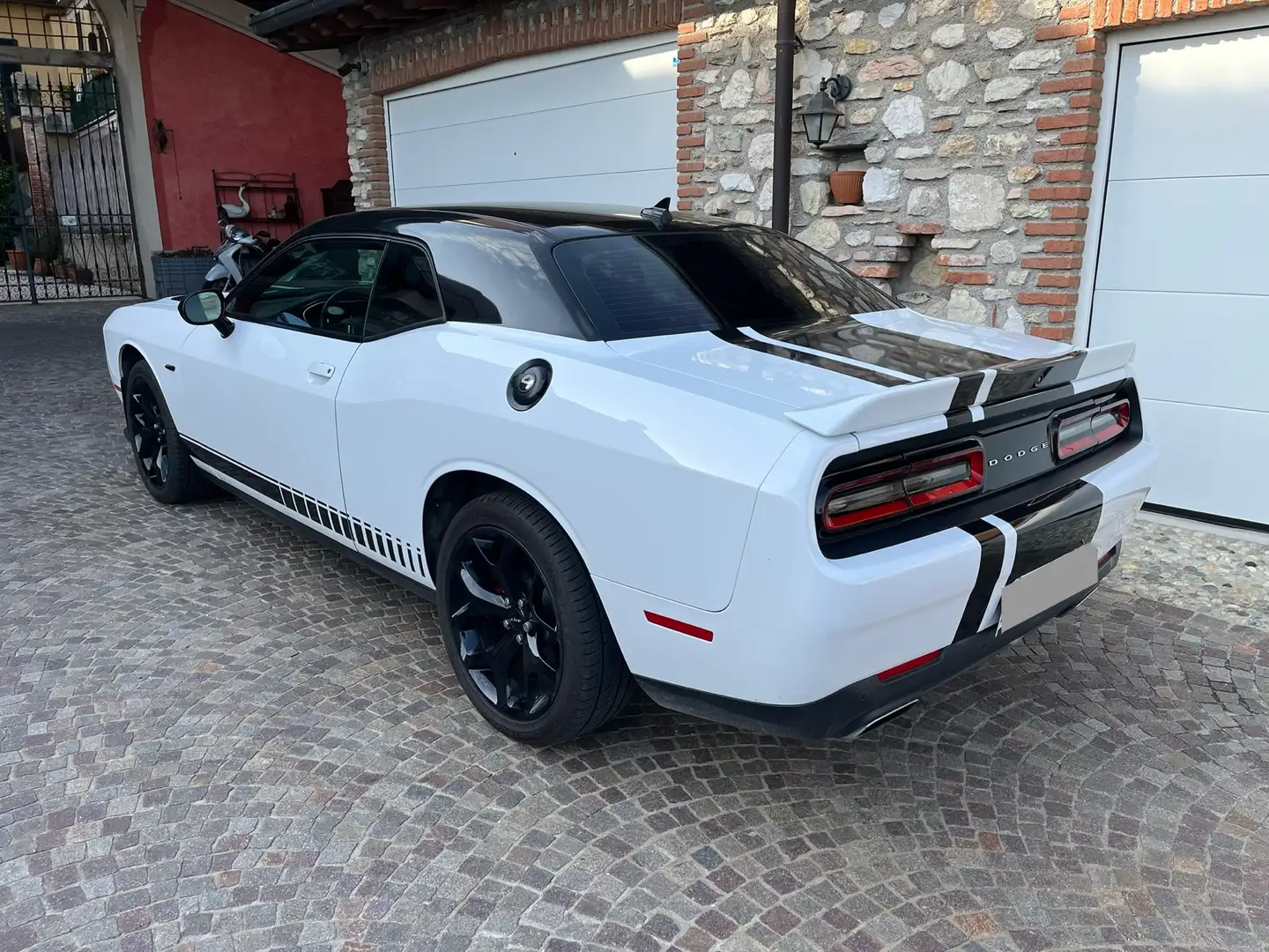 Dodge Challenger 3.6 V6 SXT Plus 305cv at8 - 2