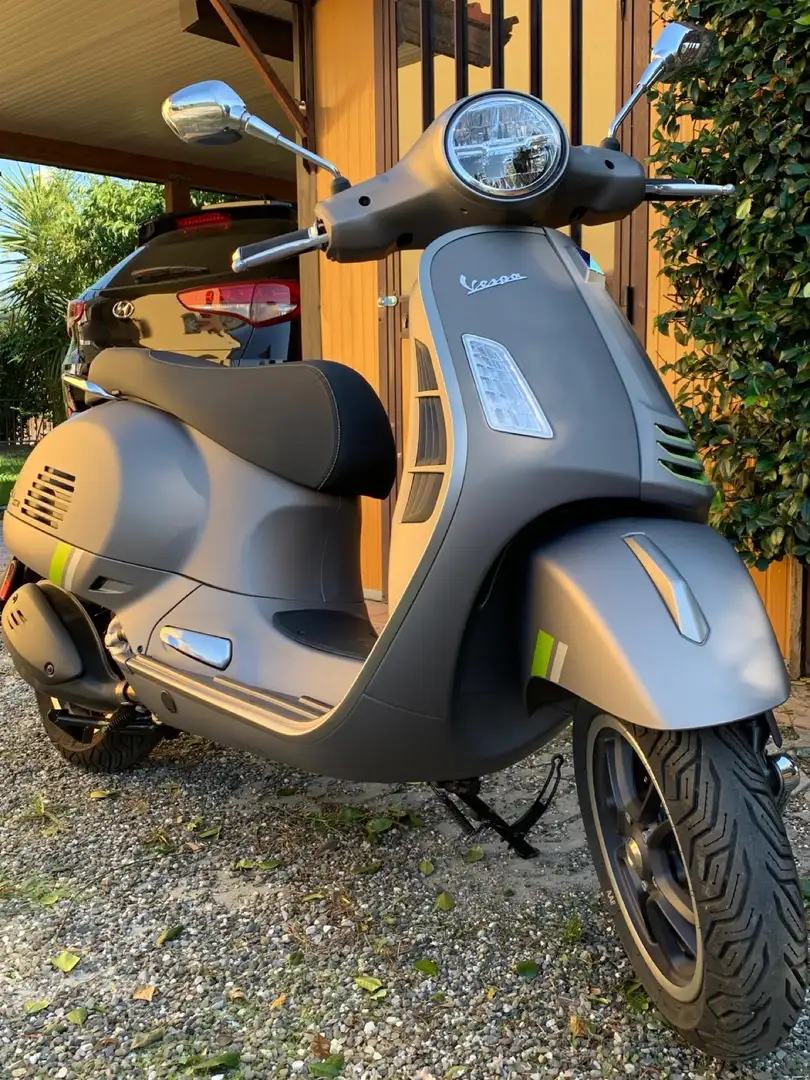 Vespa GTS Super Tech 300 - 2