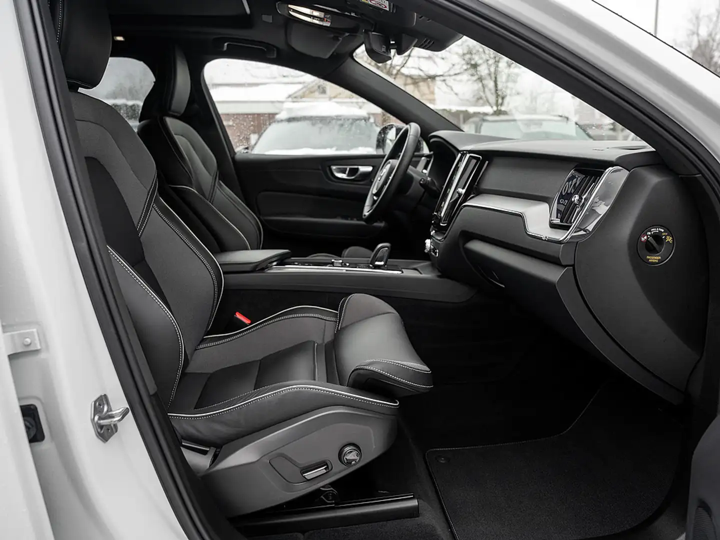 Volvo XC60 B4 R Design Weiß - 2