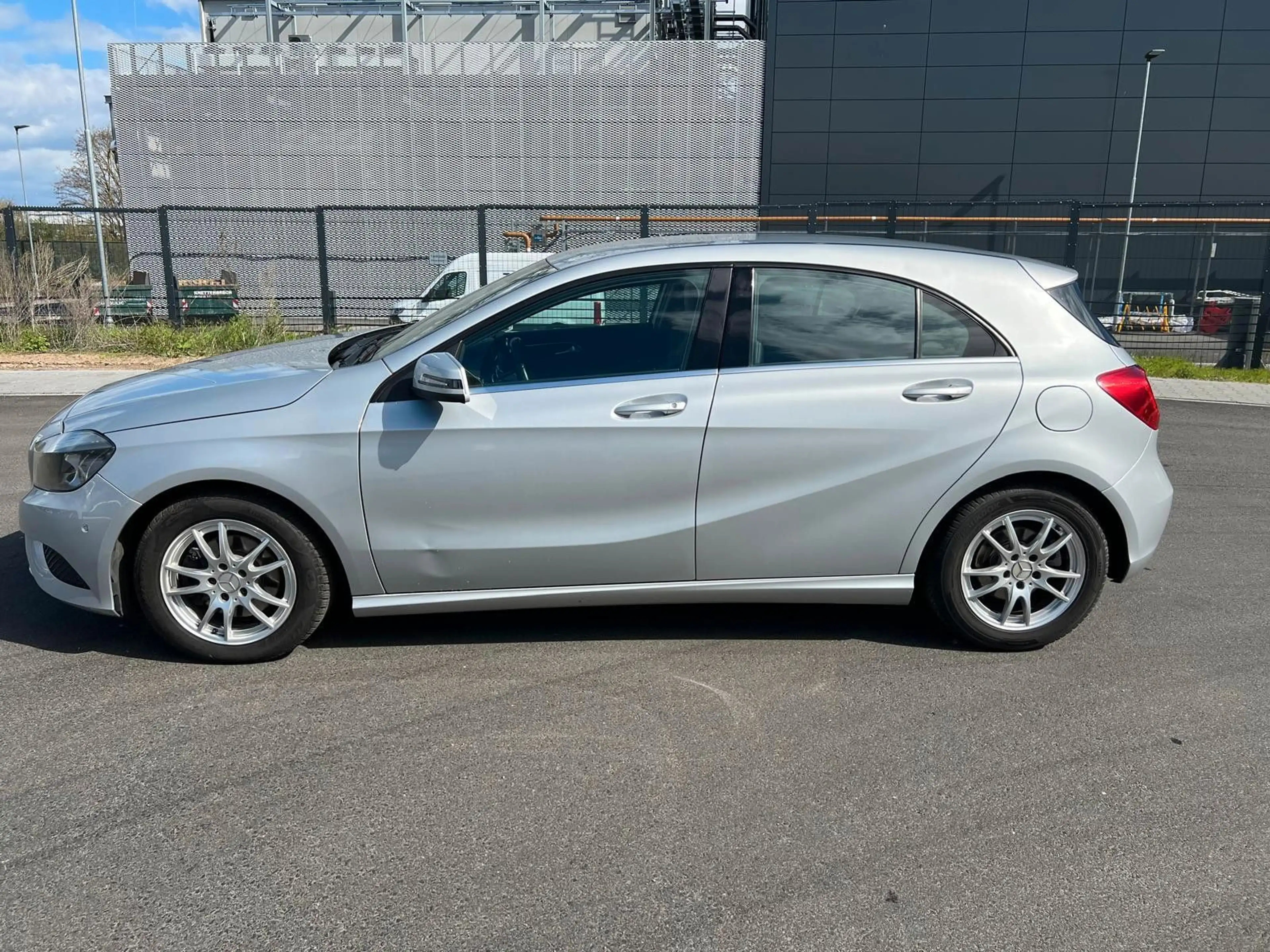 Mercedes-Benz A 180 *Automatik Leder Navi SH 2.Hand* — photo 7