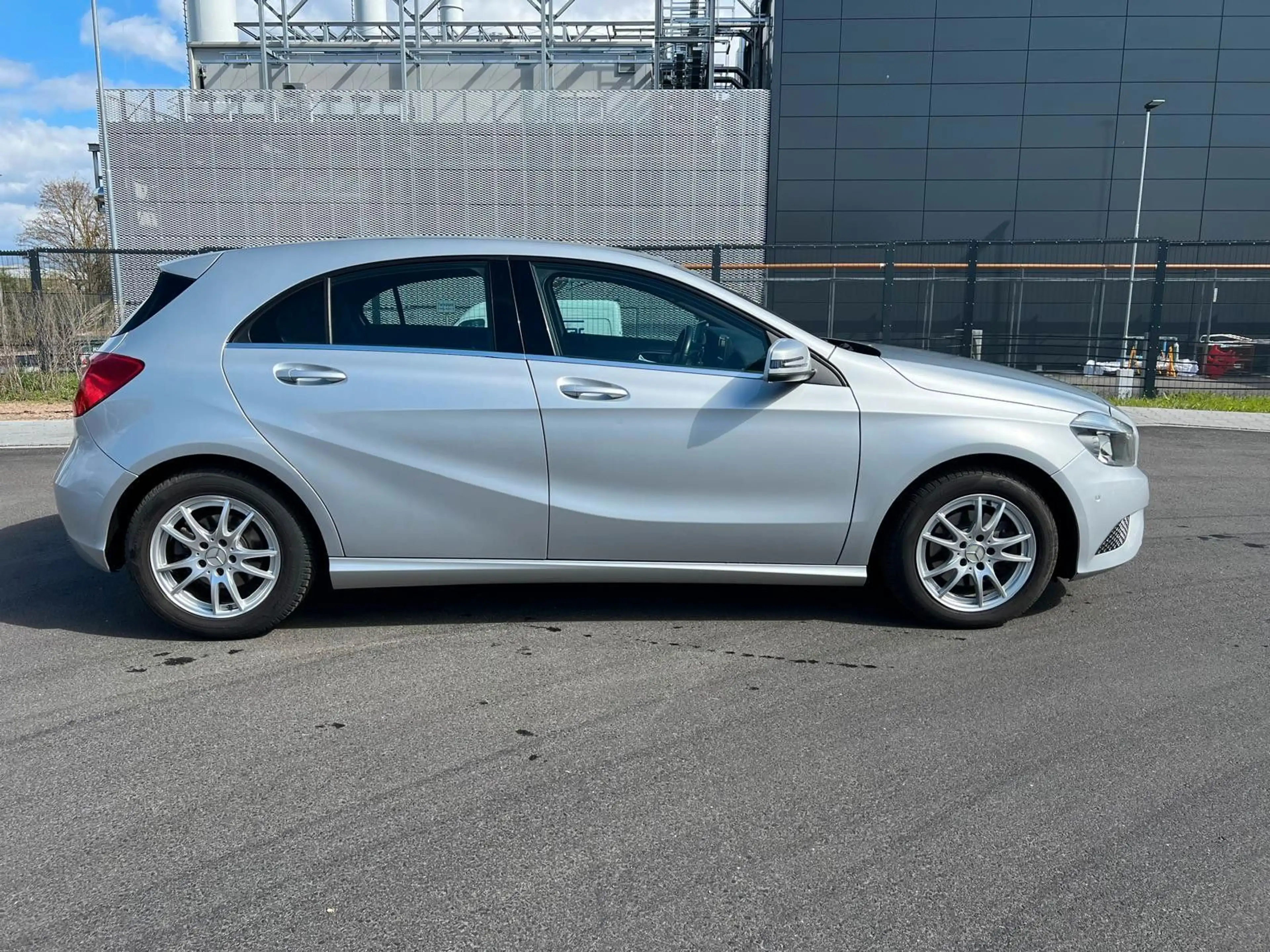 Mercedes-Benz A 180 *Automatik Leder Navi SH 2.Hand* — photo 8