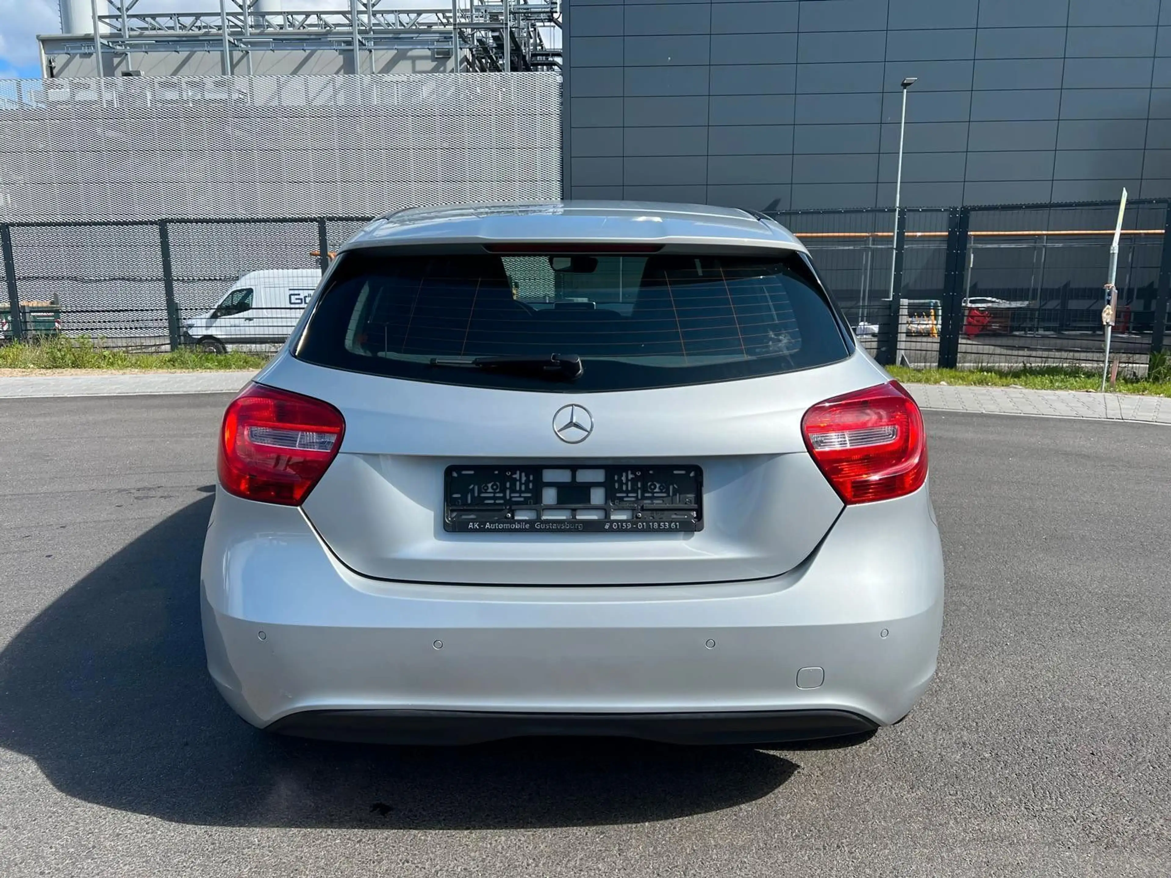 Mercedes-Benz A 180 *Automatik Leder Navi SH 2.Hand* — photo 6