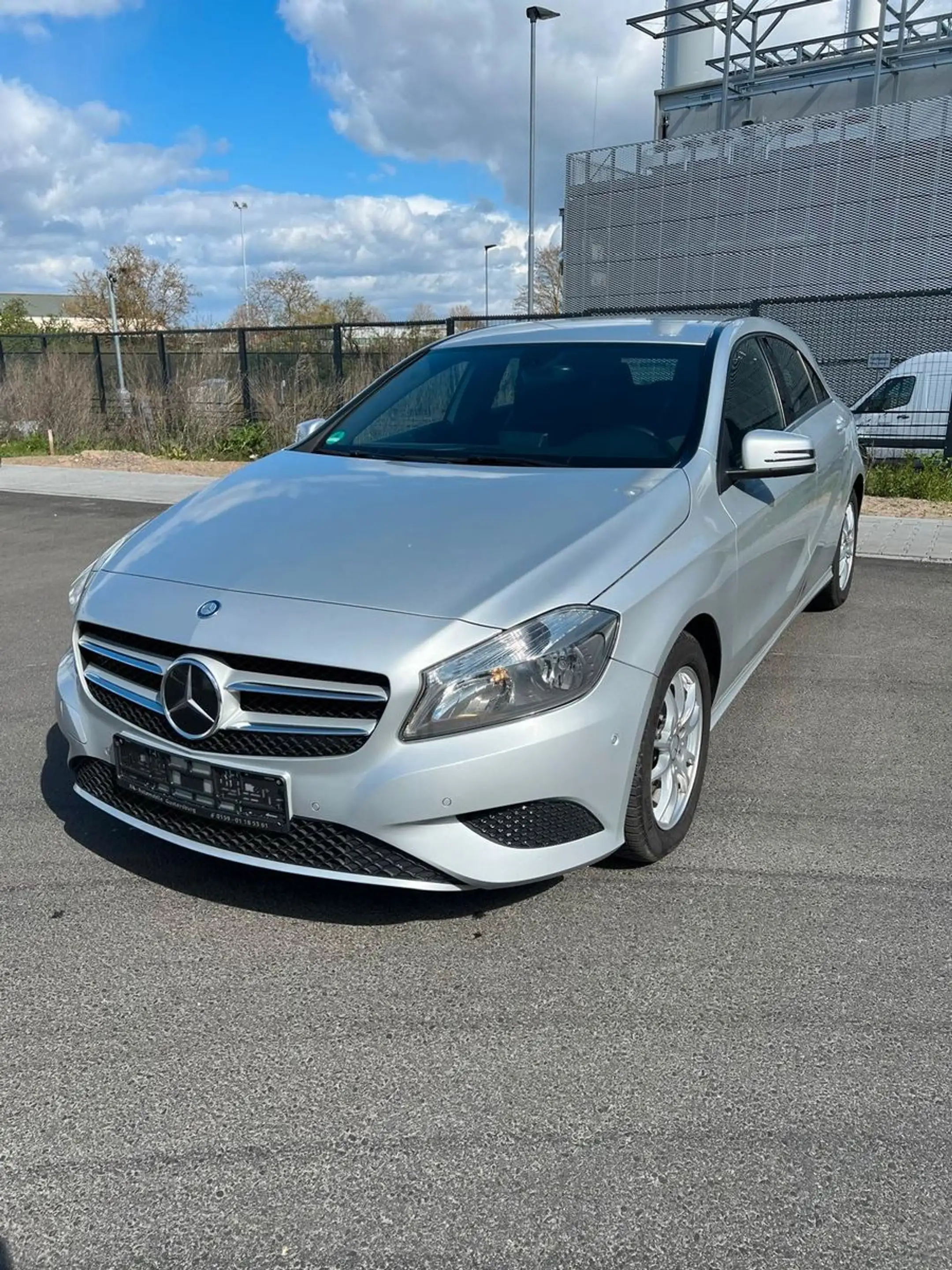 Mercedes-Benz A 180 *Automatik Leder Navi SH 2.Hand* — photo 2