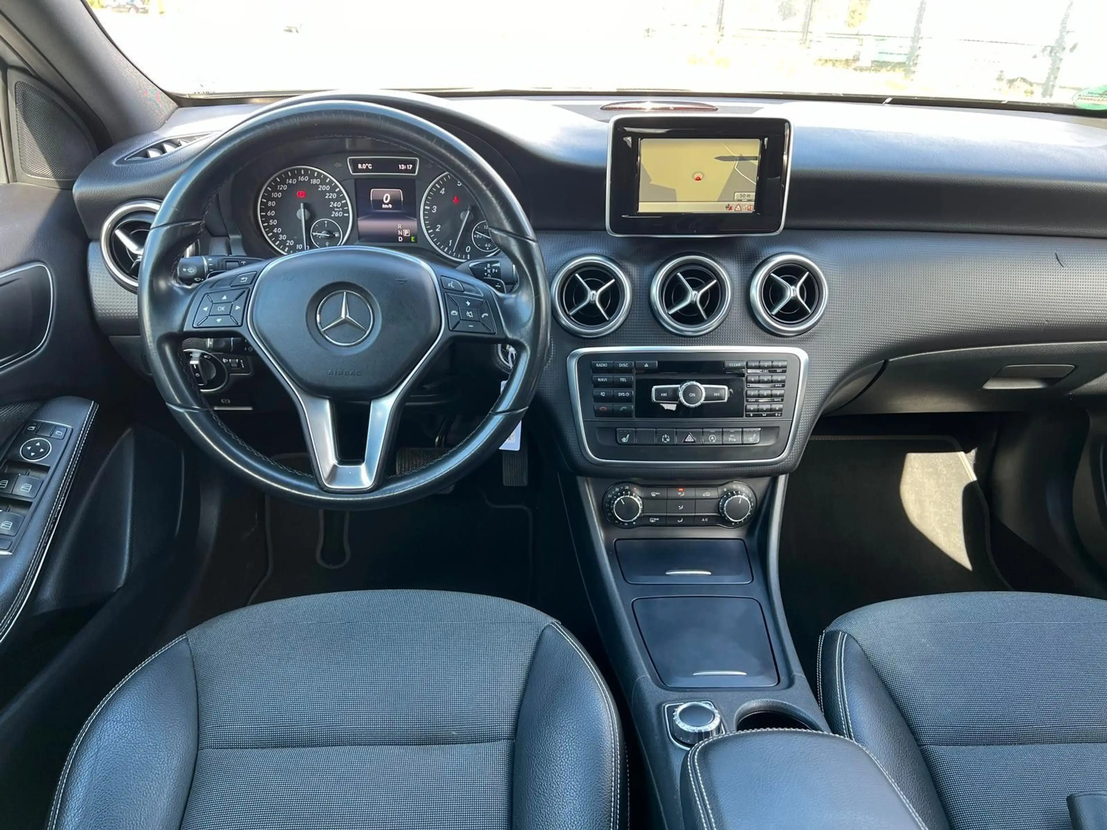 Mercedes-Benz A 180 *Automatik Leder Navi SH 2.Hand* — photo 9