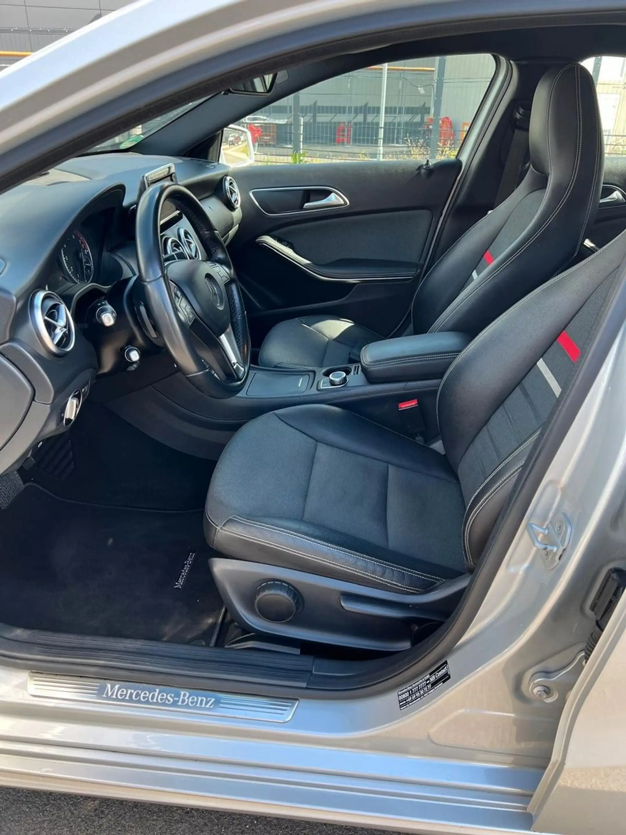 Mercedes-Benz A 180 *Automatik Leder Navi SH 2.Hand* — photo 14