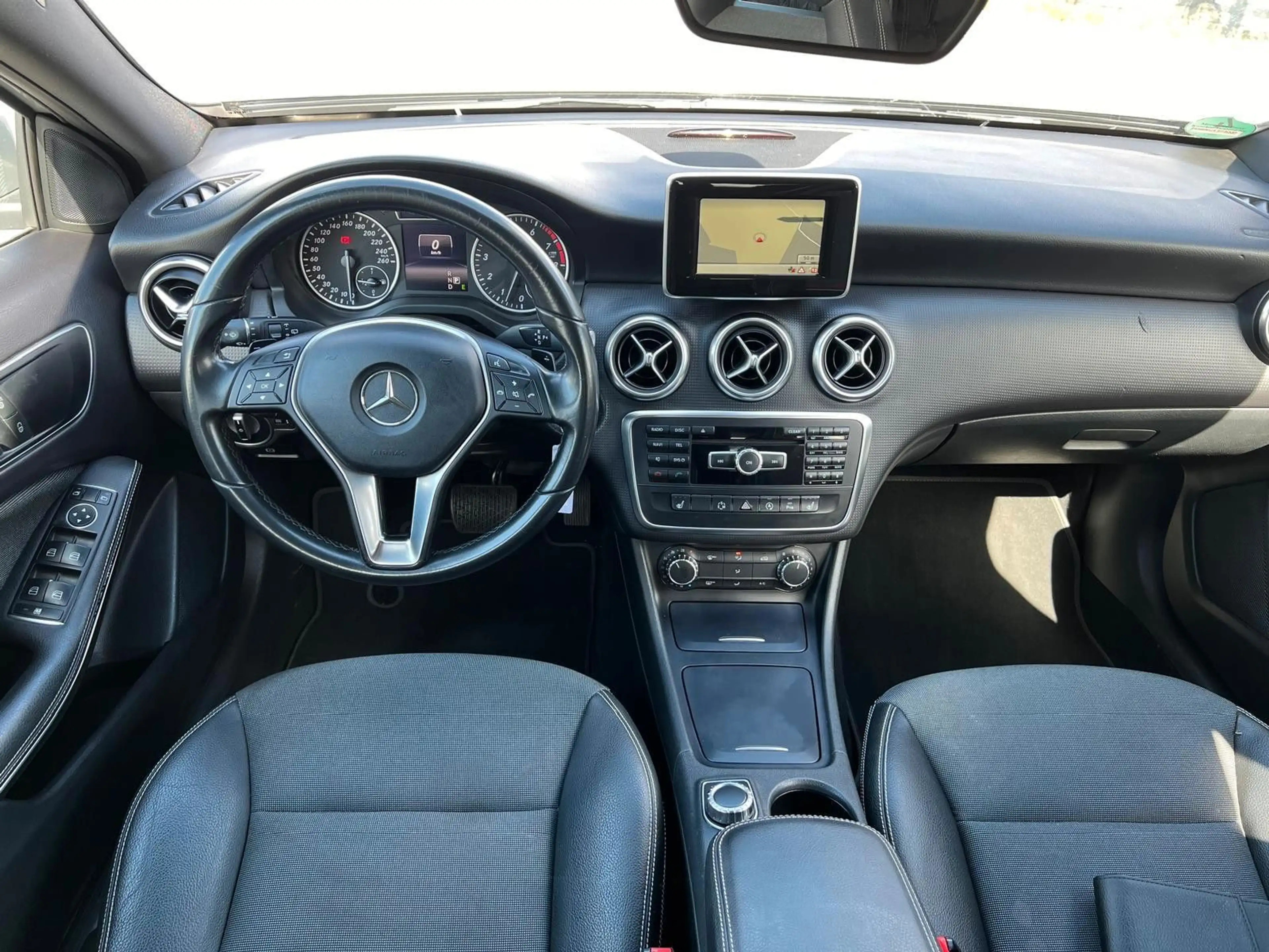 Mercedes-Benz A 180 *Automatik Leder Navi SH 2.Hand* — photo 11