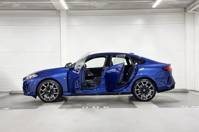BMW 2 Series view 3