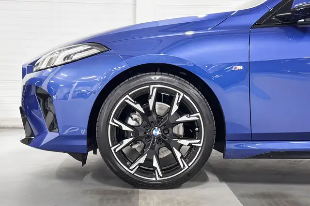 BMW 2 Series view 4