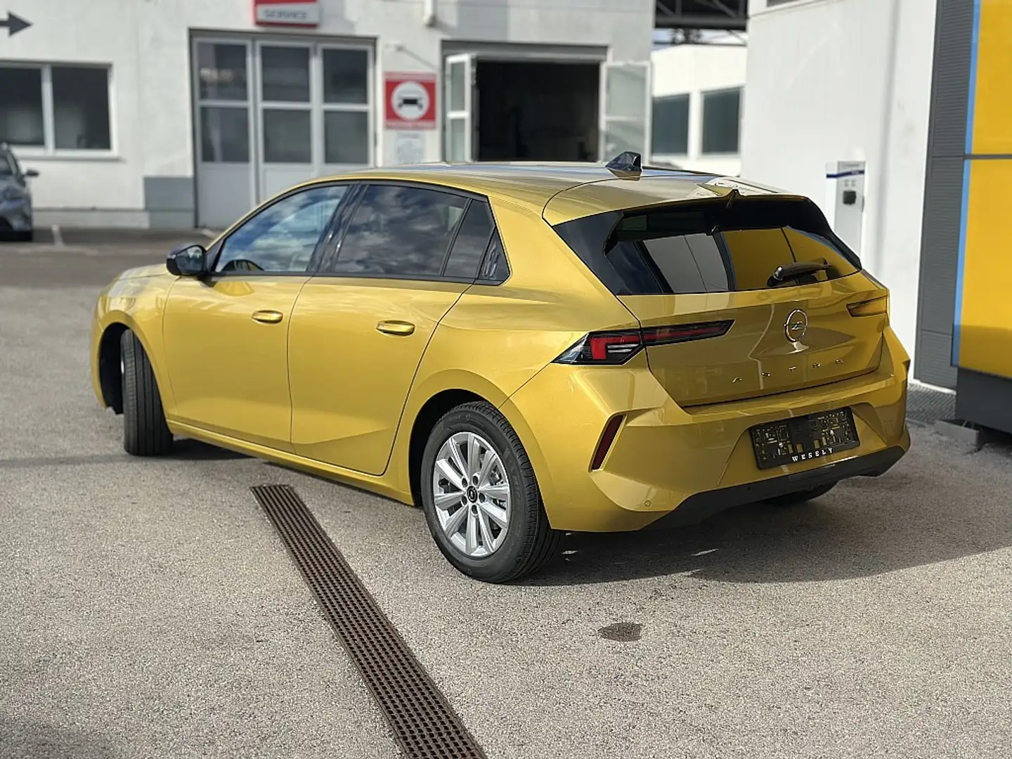 Opel Astra 1,2 Turbo Edition Gelb - 2