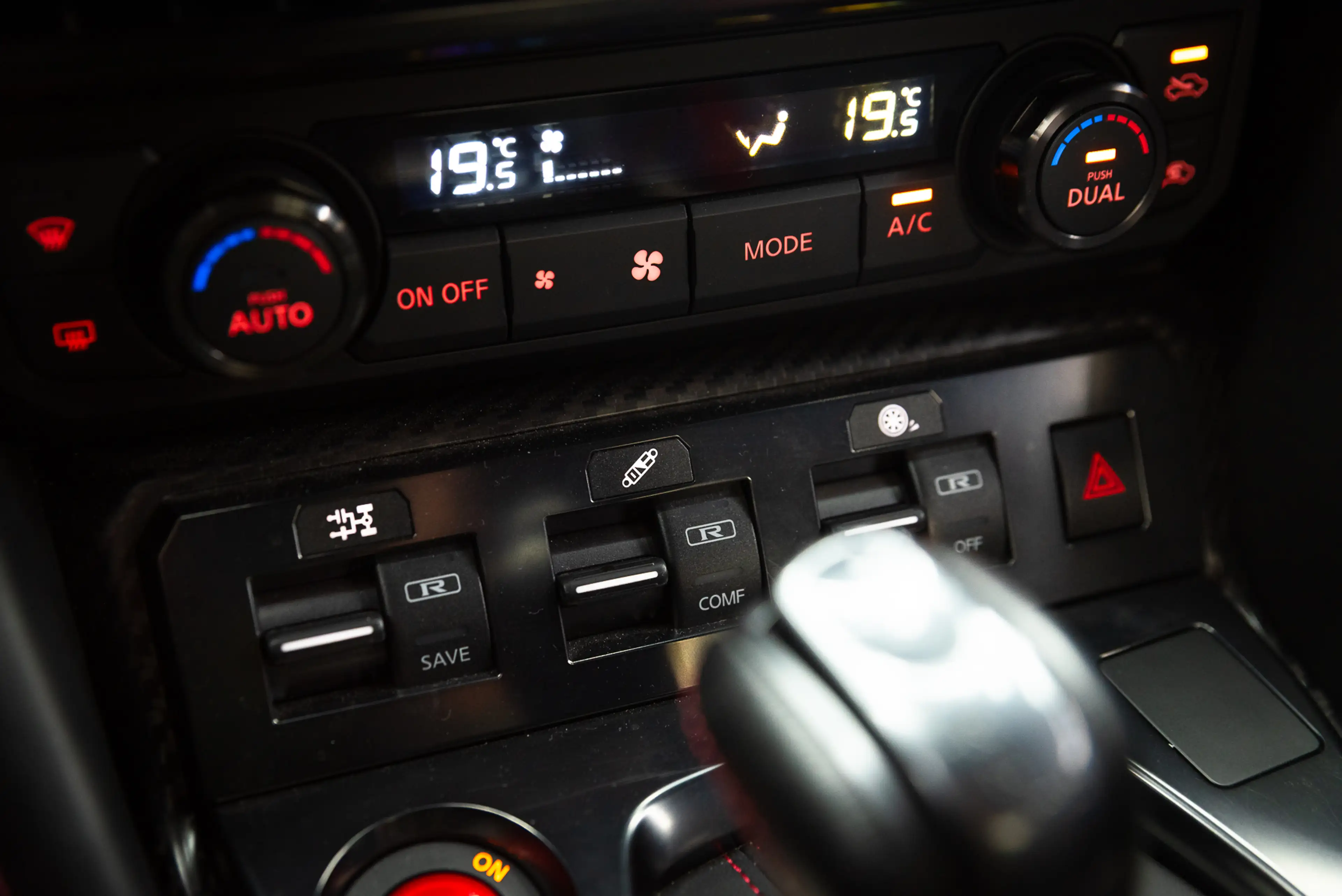 Nissan GT-R 3.8 V6 Black Edition / 1e lak / Bose / Recaro / O. — photo 35