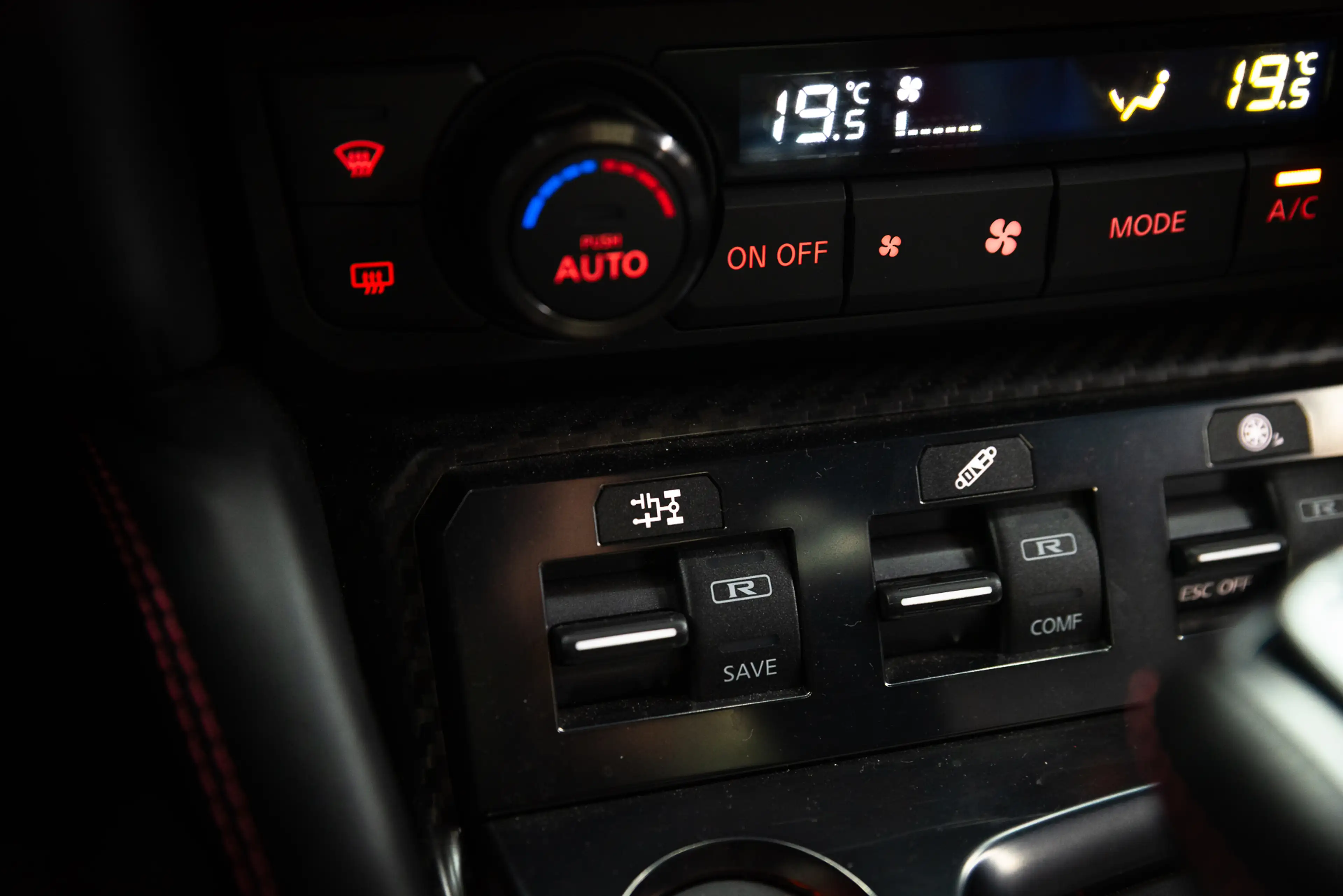 Nissan GT-R 3.8 V6 Black Edition / 1e lak / Bose / Recaro / O. — photo 34